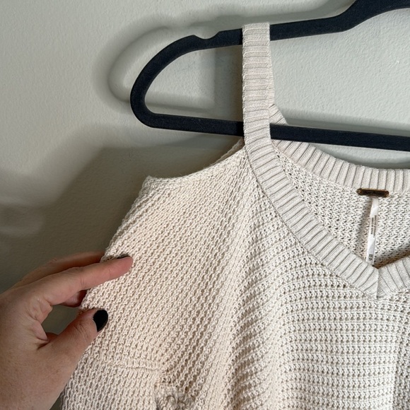 Free People Cold Shoulder Waffle Knit Long Sleeve Sweater Size XS Oversized Boho - Picture 5 of 8